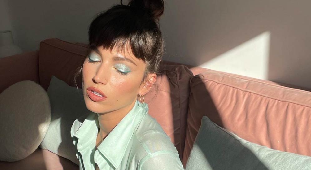 Ursula Corberó sombra ojos gris