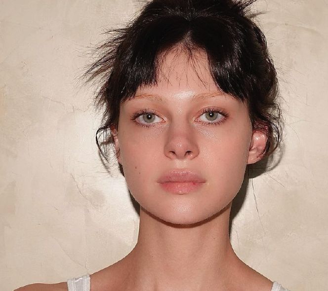Nicola Peltz-Beckham bleached eyebrows