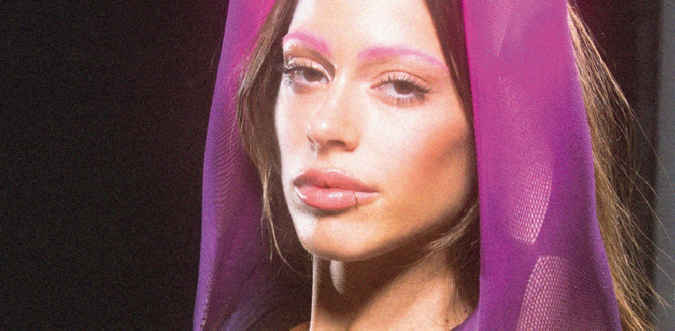 Tini Stoessel pink eyebrows